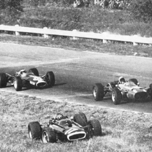 Watkins Glen : Jim va dépasser Chris Irwin sur une BRM P83 Watkins Glen : Jim va dépasser Chris Irwin sur une BRM P83